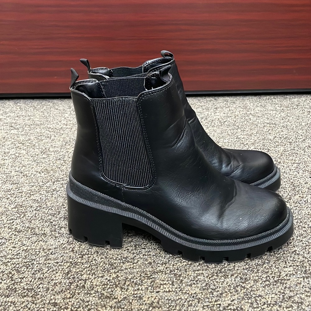 Universal Thread Boots